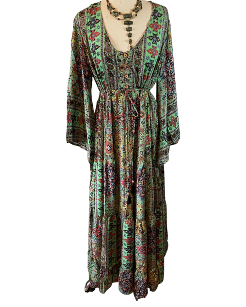 Silk Maxi dress with bell sleeves and buttons (Green)